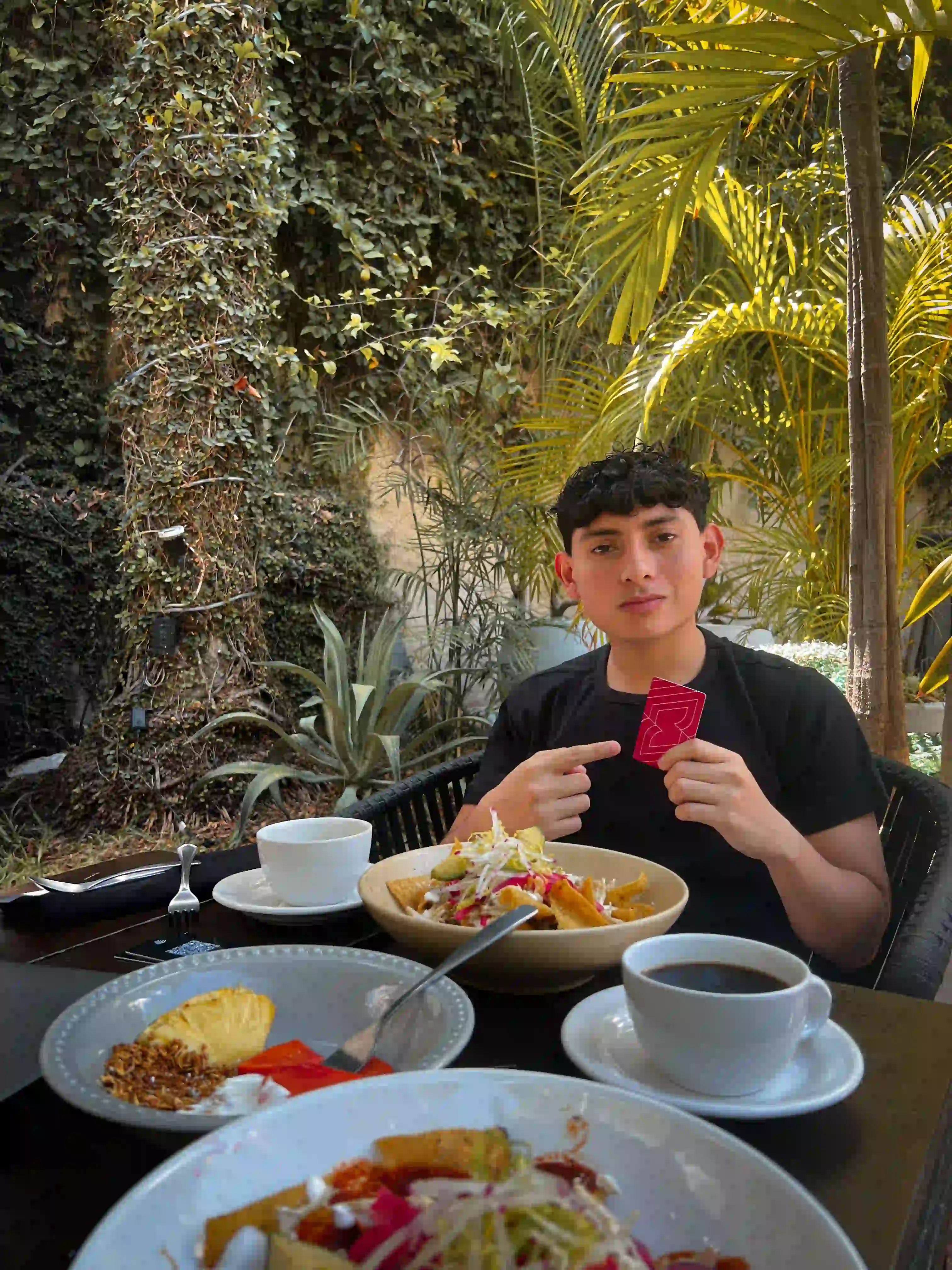 Jesús Montejo con tarjeta Avaspace